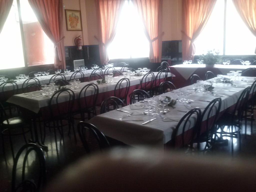 Hostal Restaurante Casa Paco Alfajarin Bagian luar foto